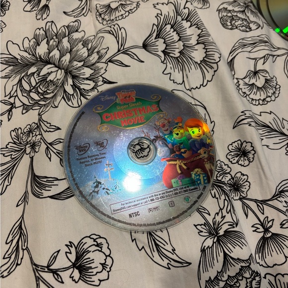 Disney Other - My Friends Tigger and Pooh Super Sleuth Christmas Movie DVD